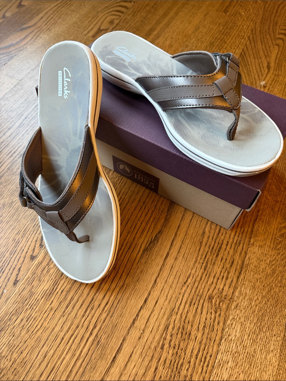 NIB Clarks Women’s Pewter Brinkley Jump flip flops